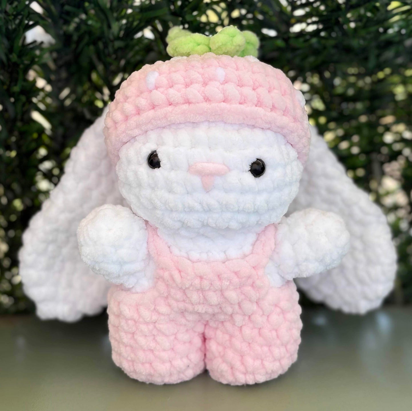 Lapin à salopette fraise
